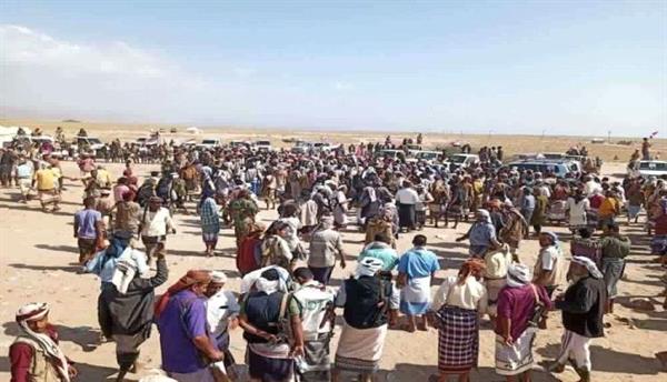 حشد عسكري وقبلي بأبين وسط مخاوف من تطور المشهد