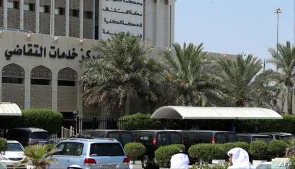 جدل بعد سجن كويتي عامين بتهمة "سرقة علكة"