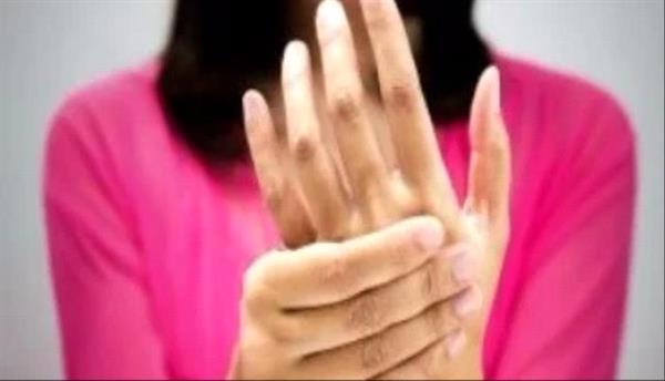 هل تعاني من تنميل اليدين أثناء النوم؟ اعرف الأسباب والعلاج