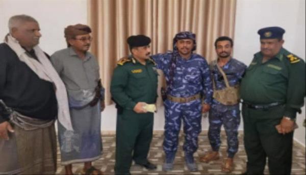 العميد النسي يكرم أفراد شرطة الدوريات لجهودهم بالقبض على قاتل

