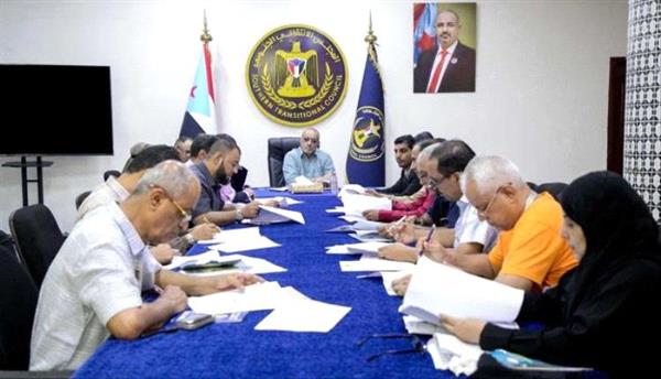 الأمانة العامة بالانتقالي تناقش مستجدات الوضع المعيشي والاقتصادي على الساحة الوطنية الجنوبية
