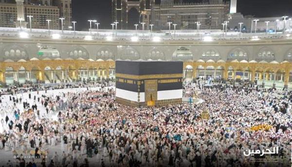 قبل الحج.. تعرف على الطريقة الصحيحة للطواف حول الكعبة
