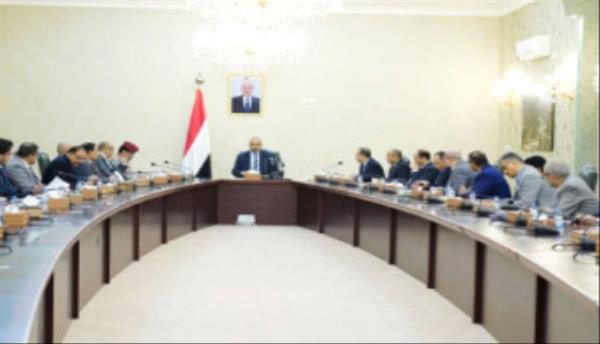 الرئيس الزُبيدي يرأس اجتماعا استثنائيا لمجلس الوزراء

