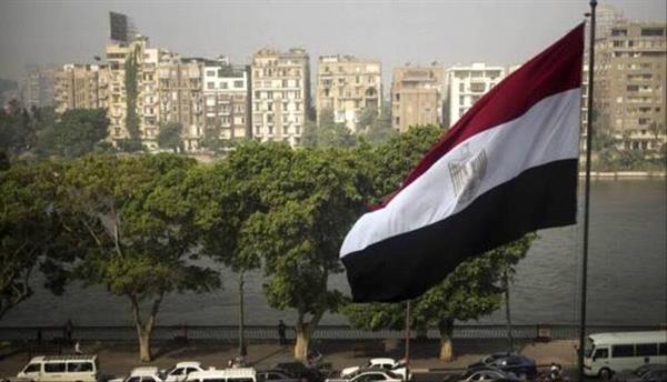 مصر..محام يحتفل بعيد ميلاد ابنته أمام منزل طليقته بطريقة غربية ويثير تفاعلا كبيرا