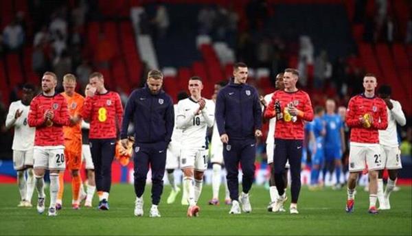 مفاجأة من العيار الثقيل.. منتخب إيسلندا يروض "الأسود الثلاثة"
