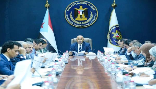هيئة الرئاسة تحذر من التلكؤ في خوض المعركة الاقتصادية ضد مليشيا الحوثي الإرهابية
