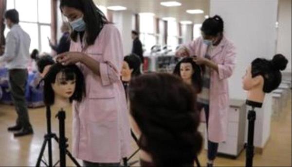 كيف نجحت كوريا الشمالية في كسر العقوبات بـ«الشعر» و«الرموش»؟