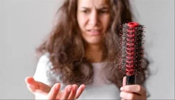 شعرك يتساقط.. نصائح صحية مذهلة لإعادة نمو الشعر وتقليل تساقطه