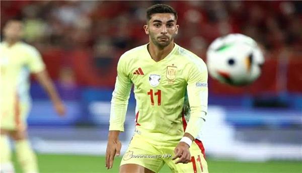 توريس يحسم مستقبله مع برشلونة
