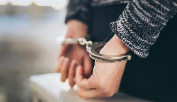 رفض اصطحابها للتسوق.. زوجة ترمي زوجها من سطح المنزل
