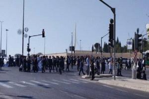 "نموت شنقا ولا نتجند".. "الحريديم" يتظاهرون في تل أبيب ضد قانون تجنيدهم