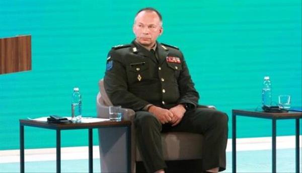 زيلينسكي يمنح قائد قواته "تفويضا مفتوحا" في تعديل قيادات الجيش بعد هزيمة أفدييفكا