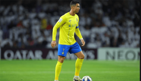 رونالدو " يحرج نفسه" أمام جماهير "العين" الإماراتي بمراوغة غريبة