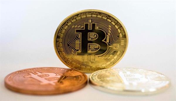 "بيتكوين" والذهب يتسابقان صعودا مع رهان المستثمرين على تخفيضات الفائدة