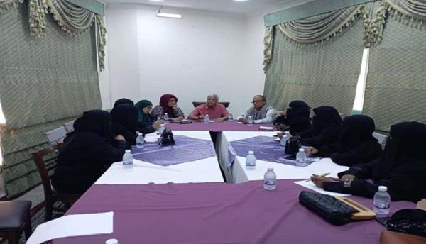 فريق الحوار الوطني الجنوبي يلتقي عددا من ممثلات الأحزاب السياسية في حضرموت
