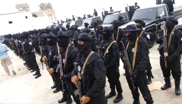 العميد الشنيني يشهد حفل تخرج الدفعة الأولى من قوات مكافحة الإرهاب فرع أبين
