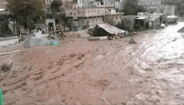 العثور على جثة امرأة جرفتها السيول بإب اليمنية
