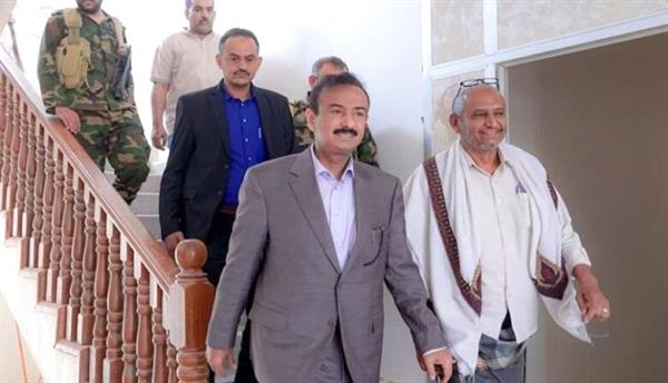 شبوة.. بن الوزير يشدد على ضرورة الانضباط الوظيفي ورفع مستوى الأداء