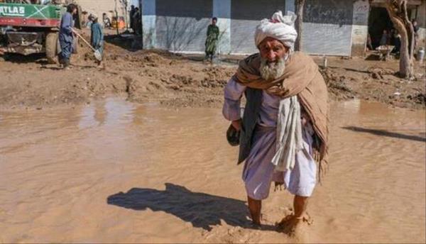 مصرع 60 شخصا وإصابة العشرات جراء سوء الأحوال الجوية 