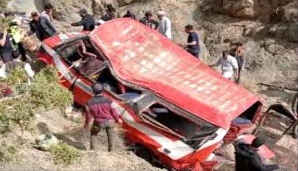 مصرع 9 أشخاص وإصابة 8 أخرين في حادثة سير