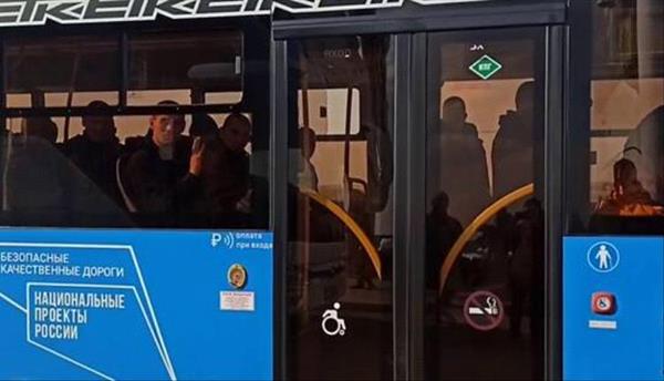 نظام كييف يواصل سحب الرجال بالقوة إلى الجبهة 