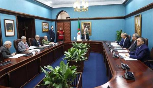 انتخابات رئاسية "مسبقة" في الجزائر