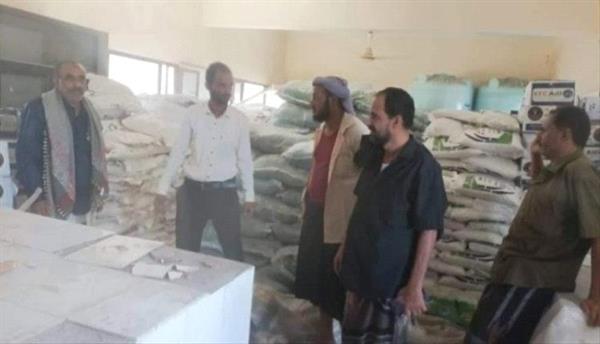 انتقالي ردفان يوزع مساعدات غذائية على أسر الشهداء
