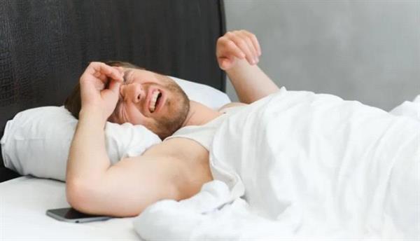 هل عانيت من آلام في العضلات والمفاصل عند استيقاظك من النوم؟.. هذا هو السبب
