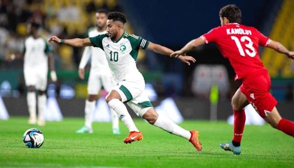 "الطريقُ إلى كأسِ العالمِ يبدأُ من تصفياتِ آسيا: المنتخبُ السعوديُ يُخطو خطوةً هامّةً نحوَ التأهلِ"
