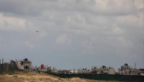 إسرائيل تبحث توزيع مسدسات على القادة المحليين وشيوخ العشائر في غزة للدفاع عن النفس