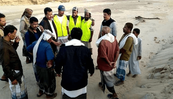 "ابن الوزير يُوجه بتفقد المواقع المتضررة من السيول في رضوم 