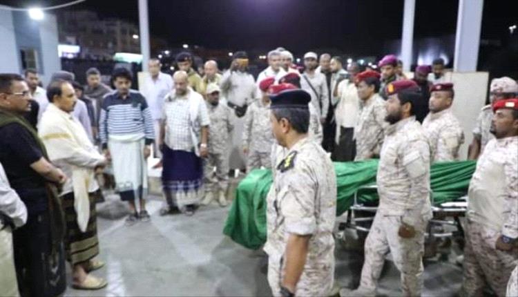 حزن يخيم على المكلا: وصول جثمان الصيّاد “عمر العمودي” بعد مقتله في رأس قري