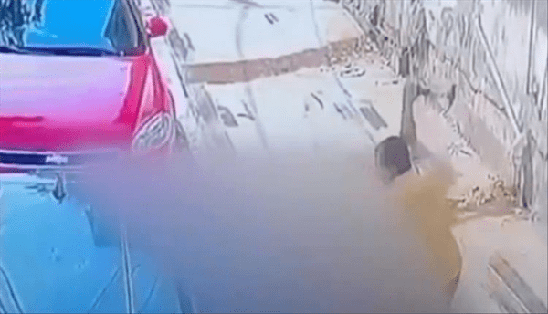جريمة مروعة ... ضربه بالشاكوش حتى الموت (فيديو)

