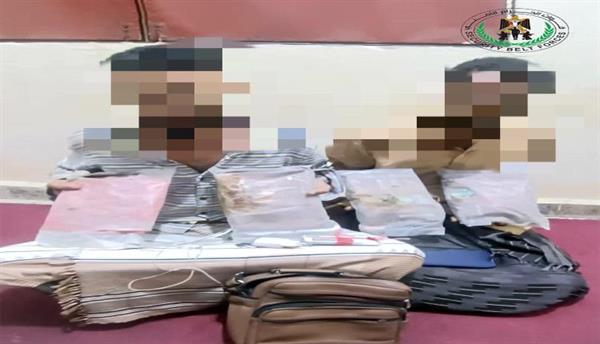 أحدهما مطلوب أمنيًا .. الحزام الأمني يضبط شخصين وبحوزتهما كمية من حشيش بأبين
