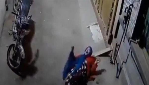 رمى زوجته من البلكونه والسبب عجيب
 