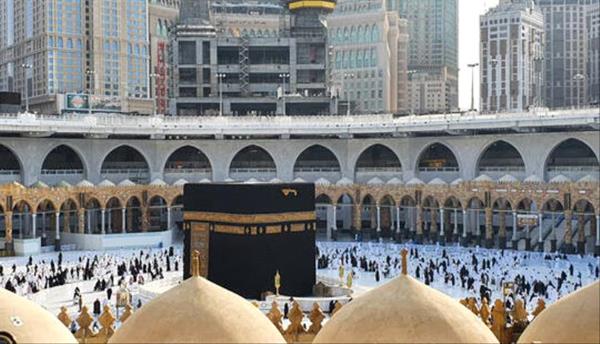 نشطاء يتفاعلون مع عملية "تفويج" المعتمرين في الحرم المكي (فيديو)