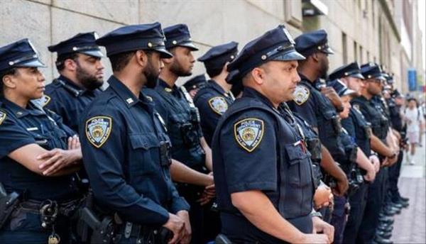 جونسون يتعهد بـ"حماية الطلاب اليهود" ويتهم بايدن بالتهرب من المسؤولية 