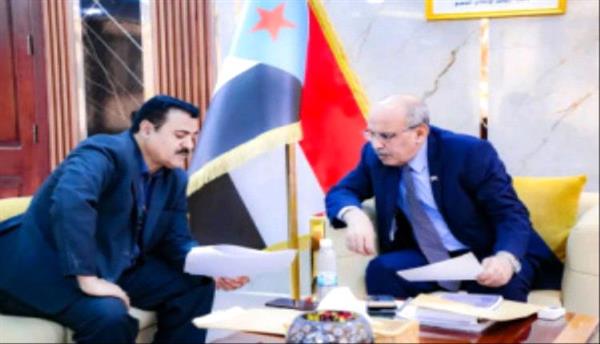 الكثيري يطّلع من الداؤودي على الأوضاع العامة بمديرية المنصورة

