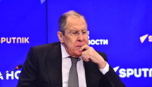 لافروف يوضح سبب مبالغة ماكرون في الترويج لـ"رهاب روسيا" ويذكره بمصير نابليون وهتلر
