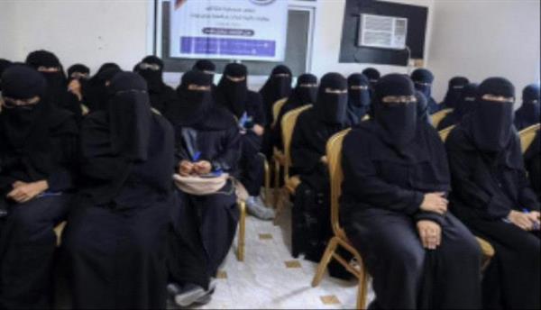 منسقية انتقالي كلية البنات بجامعة حضرموت تُدشن دورة "فن الإلقاء والخطابة" لتعزيز مهارات الطالبات

