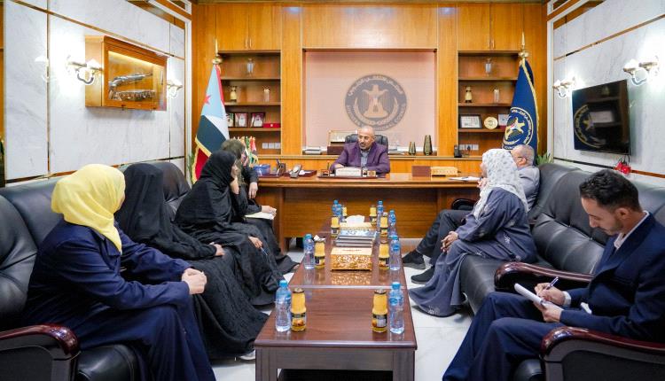 الرئيس الزُبيدي يُشيد بدور المرأة الجنوبية الريادي ويُعلن عن مبادرات جديدة لدعمها وتمكينها