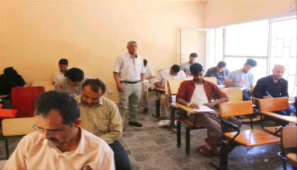 كلية الإعلام بجامعة عدن تُدشن امتحانات الفصل الدراسي الثاني لبرنامجي البكالوريوس والماجستير
