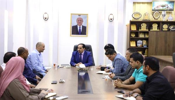 الوزير البكري يبحث مع المؤسسة المحلية للمياه بعدن مشروع تأهيل البنية التحتية للمدينة الرياضية
