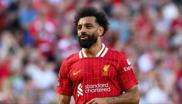 "محاط بالحمقى".. محمد صلاح ينشر صورة لكتاب بعنوان مثير 