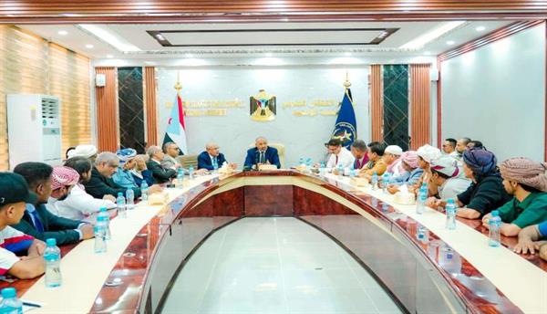الرئيس الزُبيدي يؤكد على ضرورة توحيد الجهود لتحقيق تطلعات أبناء وادي وصحراء حضرموت