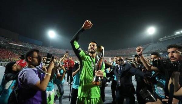 حامي عرين الأهلي شوبير يوضح حقيقة خلافه مع زميله الشناوي