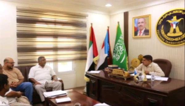 رئيس انتقالي حضرموت يلتقي لجنة الصحة والبيئة بالجمعية الوطنية

