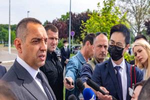 "يُعاقب على الحرية".. نائب رئيس وزراء صربيا يربط بين حادث مروحية رئيسي ومحاولة اغتيال فيتسو