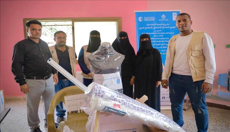 تنفيذ توزيع المنح العينية في أربع مجالات بمديرية الشيخ عثمان - عدن
