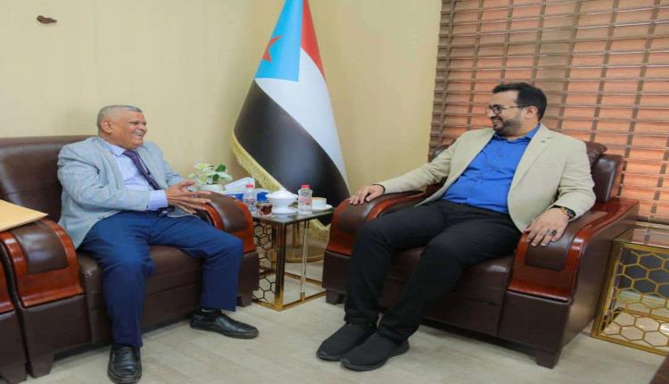 العولقي يؤكد أهمية تطوير الكادر الأكاديمي في كلية الإعلام لمواجهة تحديات سوق العمل!